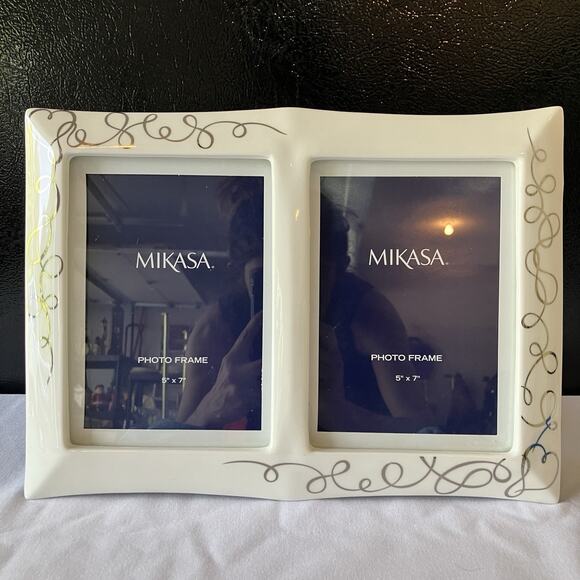 Mikasa Love Story Double 5” X 7” Invitation Frame - Picture 1 of 4
